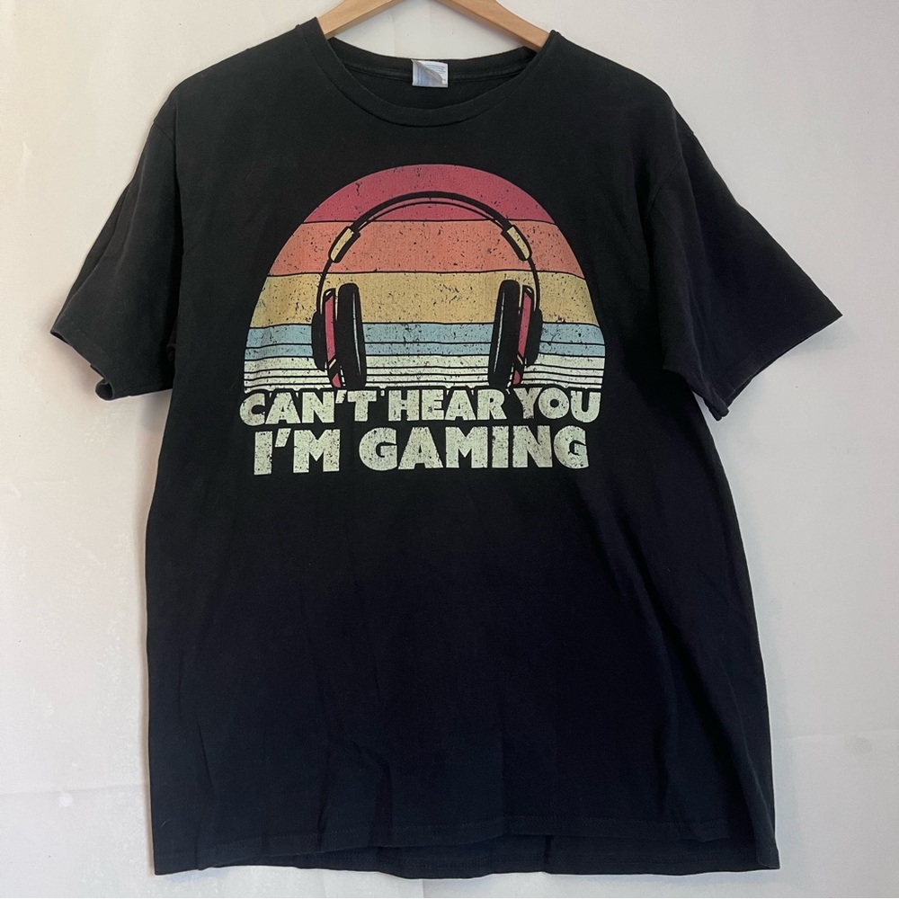 Port and Company Men’s Distressed Gaming T-shirt. Size Large